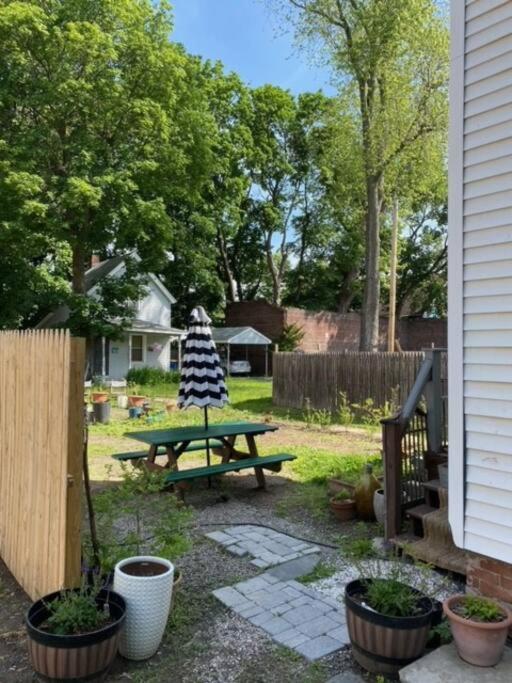 Studio Apt W Garden Kingston Dış mekan fotoğraf